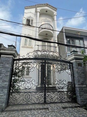 bán nhanh nhà thiết kế kiểu châu âu diện tích khủng( 5*20m) _3 lầu _ 10.2 tỷ