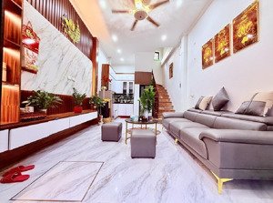 bán nhà chiến thắng full nội thất 40m ra mặt phố ở ngay