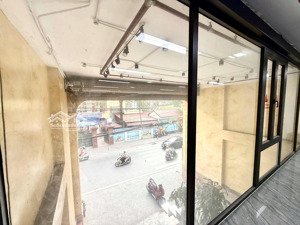 cho thuê mặt bằng 135m2 phố đặng tiến đông