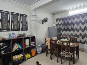 cách một nhà mặt phố, giá hợp lý, mua về ở luôn.