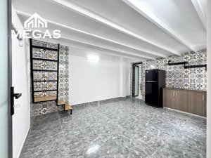 phòng có gác đầy đủ nội thất, sân rộng thoáng ngay bệnh viện lê văn thịnh