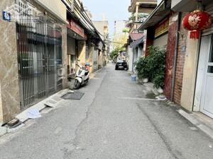 Nhà 2 tầng 40m2 ngõ 93 Chu Huy Mân, gần chợ, Aeon Mall, tiện ích ngập tràn, đường ô tô 7 chỗ, sổ đỏ chính chủ