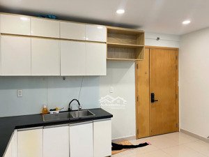 cần bán căn hộ q10 - 2pn2wc 3tỷ35 bao sang tên nhà trống sẵn xem nhà liên hệ: ngloan