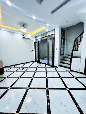 5.78 tỷ - 31/41m2 - 4 tầng mới - sân để xe rộng - trương định - bạch mai
