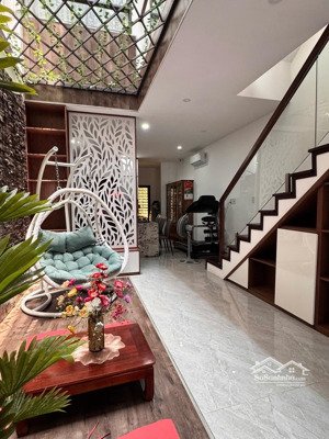 bán nhà 4 tầng mặt tiền lâm nhĩ hoà an, cẩm lệ. vị trí đắc địa chỉ 6 tỷ x