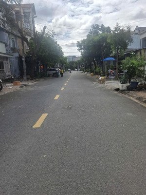 bán nhà lô góc mặt tiền, phước long b quận 9, đường 8m, giá chỉ 6 tỷ