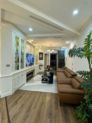 bán căn hộ 17t2 hoàng đạo thuý trung hoà , 152m, nhỉnh 13 ty