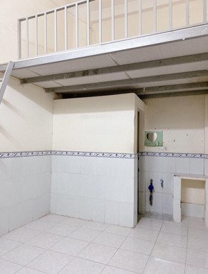 cho thuê nhà ở mặt phố 50 tân chánh hiệp 34. dtsd 30m2. giá 2,6 triệu/tháng