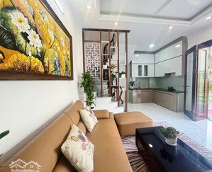 tôi cần bán gấp căn nhà 5 tầng 35m2 tại trung tâm phường phúc lợi