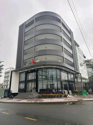 siêu hiếm - góc 2 mặt tiền ngay quốc hương, quận 2 - dt: 9x20m - ctxd: hầm 7 tầng - giá: 45 tỷ