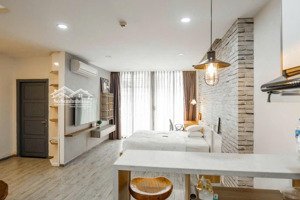 cho thuê studio 35m2 ban công nội thất đầy đủ tone màu ấm cúng ngay cầu sài gòn