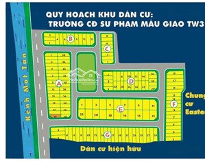 kẹt tiền bán gấp nền 126m2 giá 9,8 tỷ. liên hệ tấn giàu