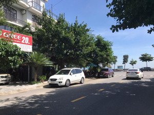{lô góc sát biển} vị trí vàng- ngang 6.5m- đường 10m5 phùng hưng- thích hợp xây khách sạn- 9.2 tỷ!