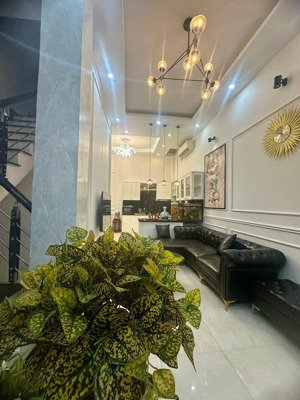 ngõ huy văn- đống đa: 40m x4t x mt 5m full nội thất đẹp-30m ra mp -vị trí tt đầy đủ tiện ích ở ngay