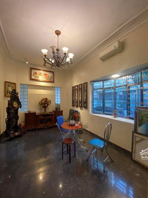 cực hiếm hoàng quốc việt 143m². mặt tiền 12.5m. chờ thang máy. gara ô tô. chỉ đầu tư tốt. 36 tỷ