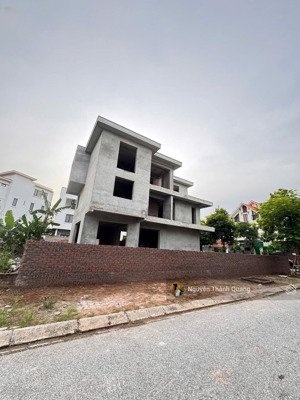 bán căn biệt thự thô sao đỏ, dương kinh lô góc 2 mặt tiền ~ 300m