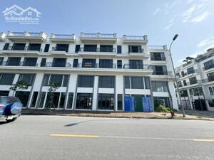 Cần bán 76,1m2 Shophouse Metropolitan - Nguyễn Mậu Tài. Hai mặt đường trước sau, view Quảng Trường