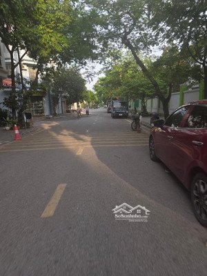 siêu phẩm mặt phố ngọc lâm, long biên, vỉa hè, đường 20m - ô tô dừng đỗ thoải mái, kinh doanh đỉnh