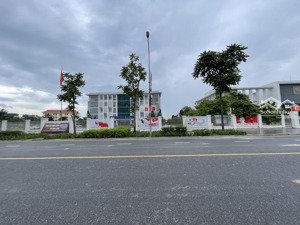 đất phân lô nguyễn mậu tài,vỉa hè, ô tô thông tránh,ngay trung tâm huyện ủy, hồ điều hoà,dòng tiền