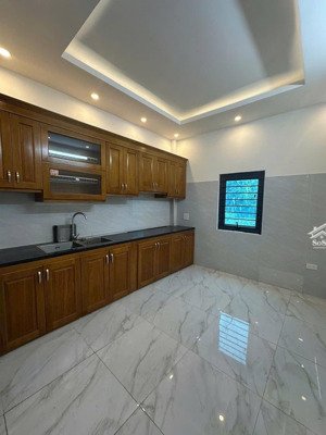 chính chủ cần bán nhà mặt đê yên nghĩa rộng thoáng có thang máy