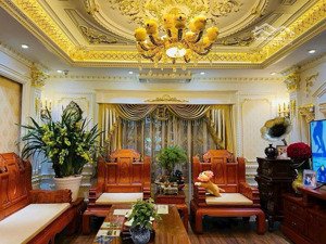 vị trí kinh doanh siêu đỉnh , chân chung cư , liền kề hai mặt thoáng trước sau , giá nhỉnh 28 tỷ .i