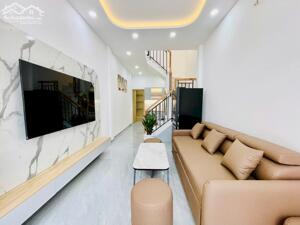 5TỶ200 nhà đẹp hxh 3tầng 3pn ngay phường 3 GV