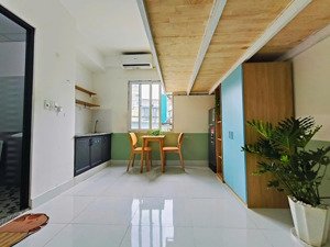 cho thuê phòng gác duplex, cửa sổ lớn ở điện biên phủ bình thạnh. gần ngay đh hồng bàng, uef