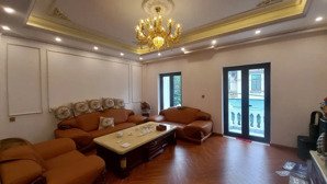 bán nhà phân lô vip hoàng cầu 62m x 7 tầng thang máy mt 5m view công viên 32 tỷ đống đa