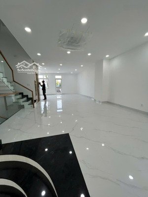 nhà vừa hoàn thiện cần tìm chủ mới tại villa garden liền kề phú mỹ hưng