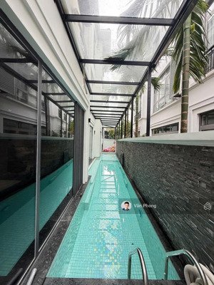 song lập, nhà đẹp xuất sắc, có hồ bơi, giá 69,999 tỷ có thương lượng