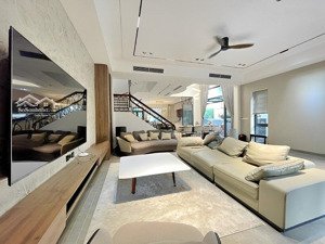 bán gấp biệt thự vinhomes riverside full nội thất cao cấp, 280 giá 270tr/m2