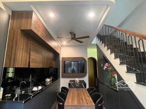 nhà 3 tầng - ngõ thông oto - trâu quỳ - gia lâm giá hợp lý