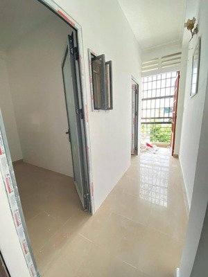 chính chủ cho thuê chdv 2pn ban công tách bếp sát vách đh văn lang