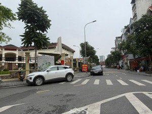 bán nhà phân lô hàng không nguyễn sơn, gia thụy dt 91m1, mt 7.6m, vỉa hè, ô tô tránh, đầu tư. 27 tỷ