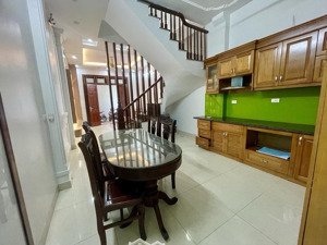 bán nhà thạch bàn dân xây 42 m 5 tầng mt 4 m full nội thất nở hậu tâm thạch bàn gần trường chợ