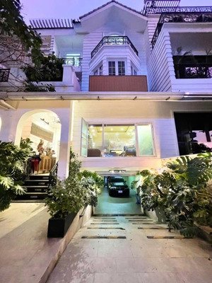 cho thuê nhà mặt tiền khu saigon pearl - khu sang trọng, an ninh 24/7, gần trung tâm quận 1