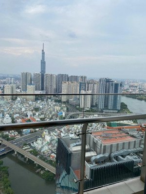 13.5 tỷ chuyển nhượng 2pn view landmark 81 vinhomes golden river sổ hồng