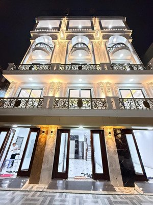 phân lô tư đình - 5 căn nhà đẹp - ô tô tránh đỗ -ngõ thông -thang máy nhập khẩu- kinh doanh