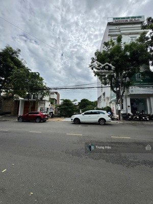 hàng kín mt nguyễn văn hưởng quận 2 - dt 15 x 40m - nh 20m - cn 650m2 - ctxd 10 tầng - giá 130 tỷ