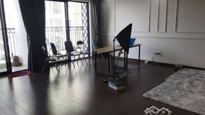 chính chủ bán căn hoa hậu đẹp nhất dự án. 144m2. 4pn-3wc, tầng trung, căn góc, nội thất cơ bản.