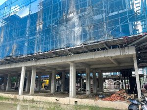 (khách bỏ cọc)nên em mở bán lại một căn *hoa hậu* 67,5m2, đối diện chung cư, vị trí siêu đẹp