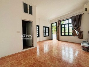 lạc long quân, 5 tầng, lô góc, 3 thoáng, nhỉnh 11 tỷ, cách phố 3 bước chân