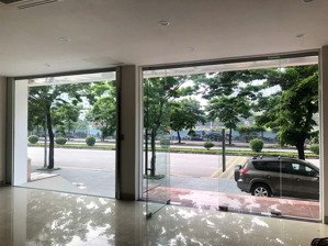 cho thuê biệt thự ngoại giao đoàn, 216m2 x 3.5 tầng, vị trí đẹp, dân cư văn minh, phố quán sầm uất