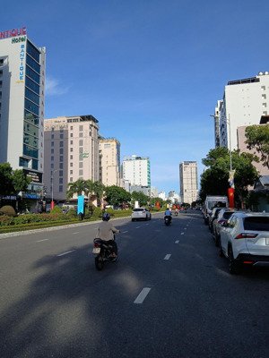 cần bán nhanh lô đất sát phố tây an thượng sát biển mỹ khê, 240m2 mt 8m nở hậu giá chỉ 27 tỷ còn tl