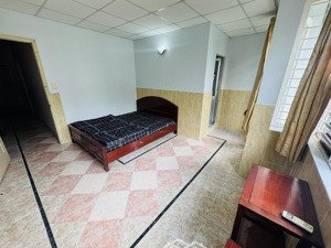 cho thuê phòng lầu 1 có ban công giá 4.5 tr/tháng. kdc trung sơn, giờ giấc tự do, không chung chủ,