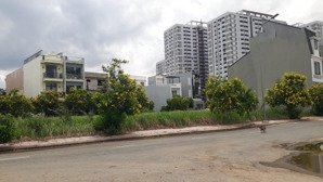 chủ gửi lô đất nền centana xd tự do nằm cạnh căn hộ , gần công viên lô sạch đẹp 55m2 giá 3ty8