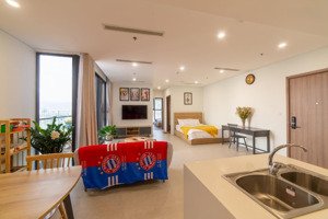 bán căn 3pn , hơn 109m full nội thất giá 5.4 tỷ, 2pn tầng cao view đẹp giá 5 tỷ 