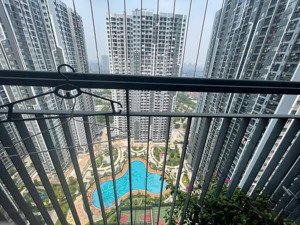 bán gấp căn 2 ngủ + khu gs, nội thất cơ bản, view bể bơi. giá 5,15 tỷ.