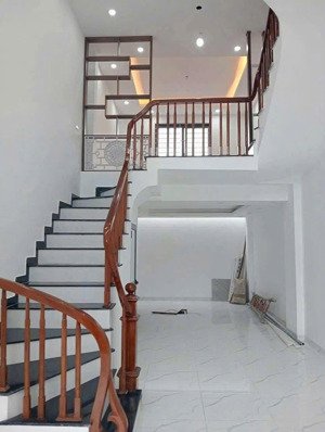 bán nhà ngõ 298 ngọc hồi, 35m 5 tầng, 4 phòng thoáng sáng, ô tô đỗ cửa, giá chỉ 4.6 tỷ