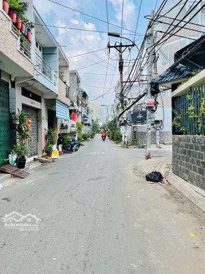 7 tỷ 100 thương lượng, bán nhà mặt tiền kinh doanh 2 tầng, diện tích : ngan 4 mét - dài 19 mét.